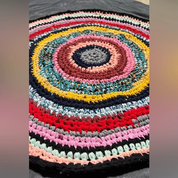 HAND made crochet recycled upcycle bohemian round floor mat Sz 30" - Picture 4 of 9